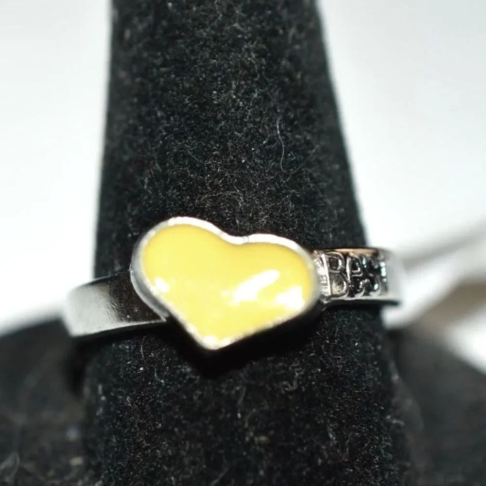 NWT Besties Trendy Yellow Enamel Silver Tone Metal Heart Size 9 Casual Ring